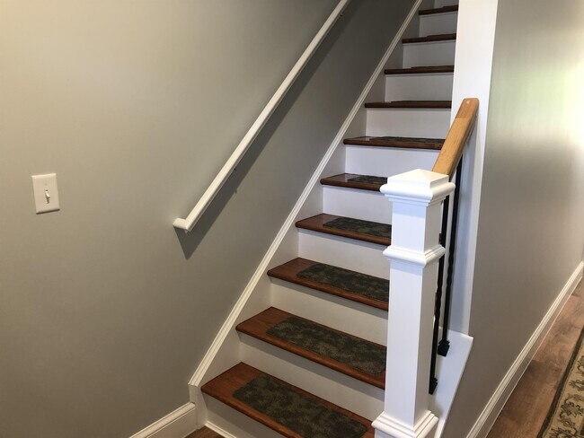 Building Photo - 2405 Rosa RoadRidge Manor Ct