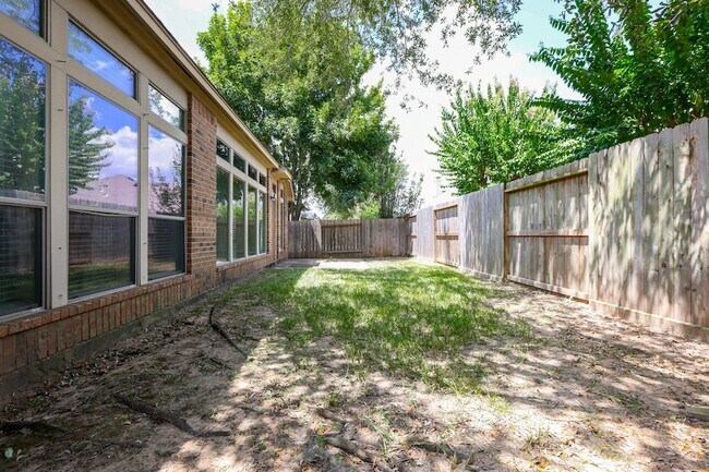 Building Photo - 2919 Chalet Knolls Ln