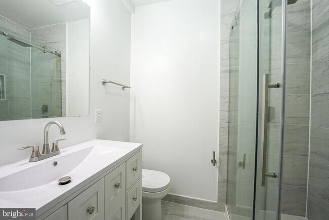 Building Photo - 8665 Center Rd