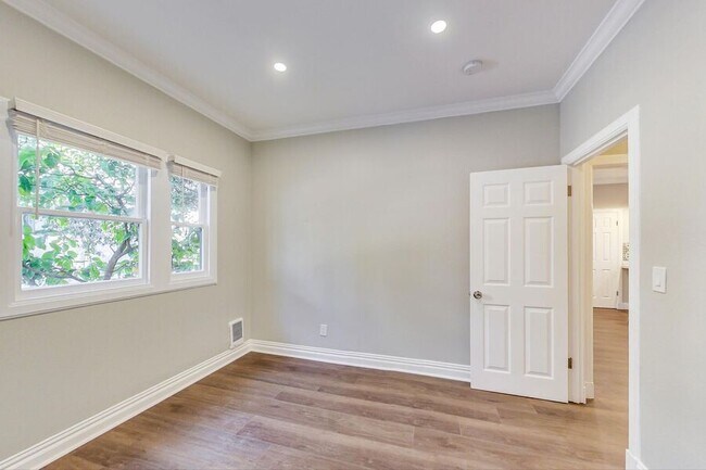 Building Photo - 297 MacArthur Blvd