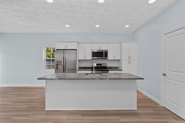 Building Photo - 47 Windsor Rd