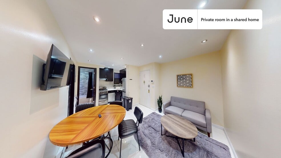 Building Photo - Room in Shared 4 bed/1 bath home