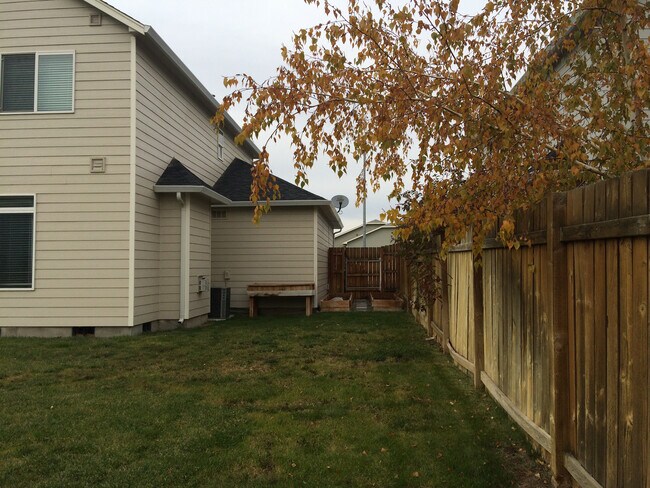 Building Photo - Large Home for Rent in Sage Point Service Area