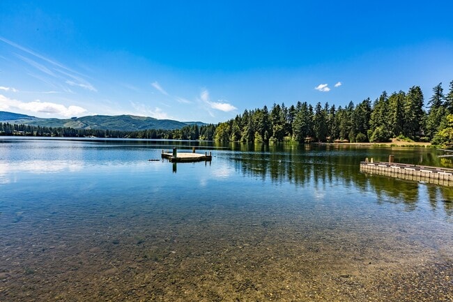 Building Photo - Spacious Open Layout 3 bedroom, 2 bath Rambler in Clearwood!