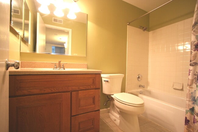 Building Photo - 6143 Knoll Wood Rd