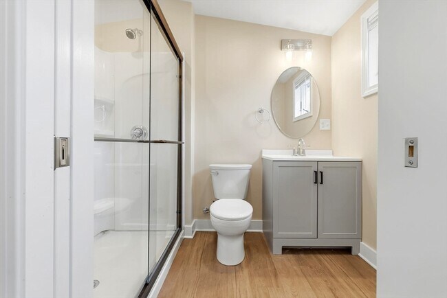 Building Photo - 142 Elliott St