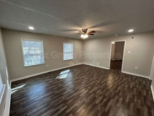 Building Photo - 402 S Yates St