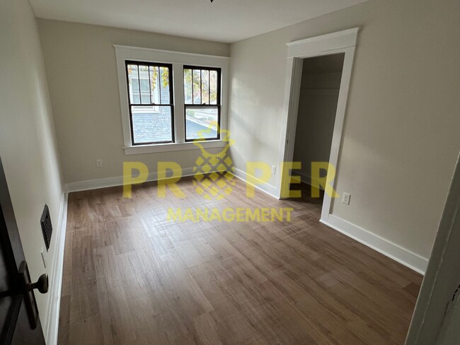 Building Photo - 2 bedroom 1.5 bathroom house for rent