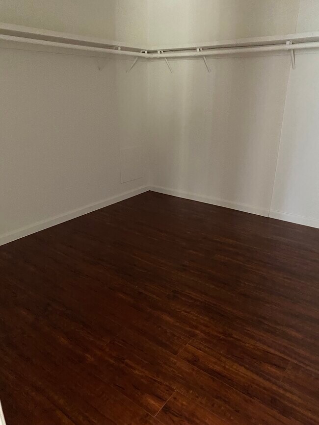 Building Photo - 501 E Magnolia Blvd