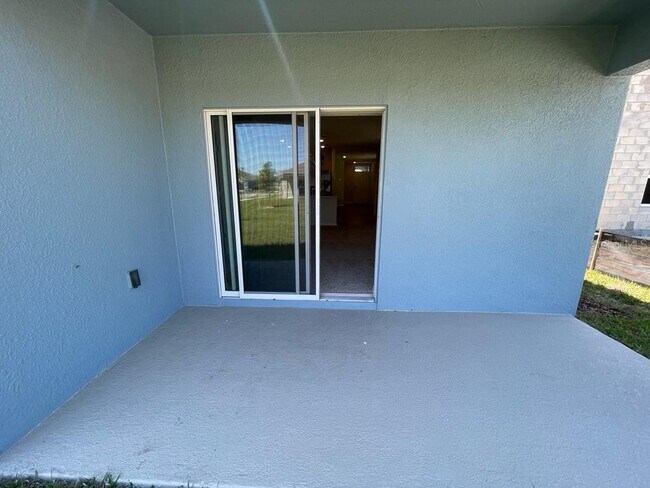 Building Photo - 1533 Quinta Rd