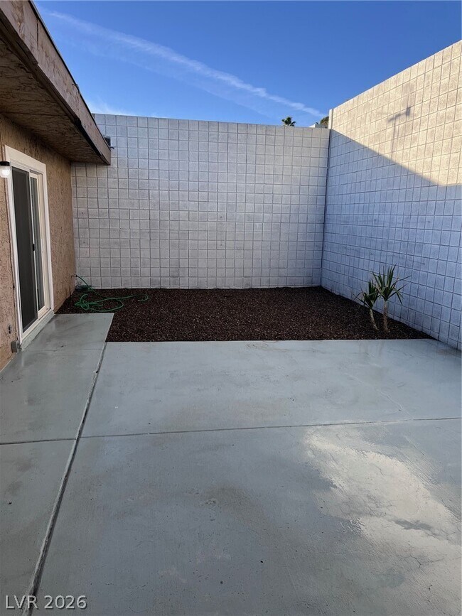 Building Photo - 3369 Medina Ct