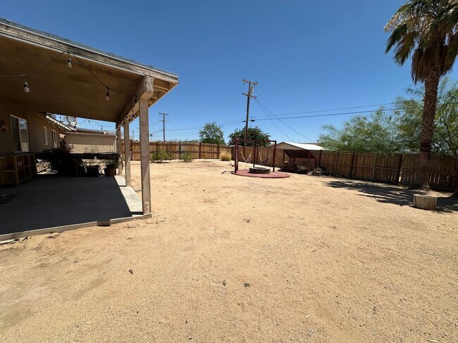 Building Photo - *$100.00 off 1st months Rent Move in Special!*Open Concept 3 Bedroom 2 Bath Home