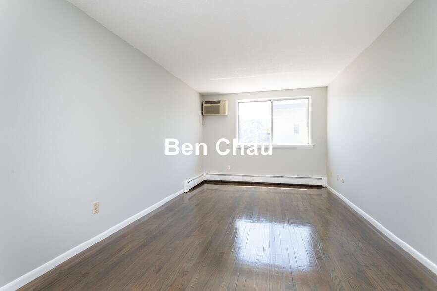 Building Photo - 14 Murdock St