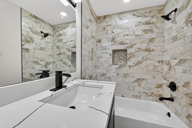 Building Photo - 3006 Golden Hills Ln