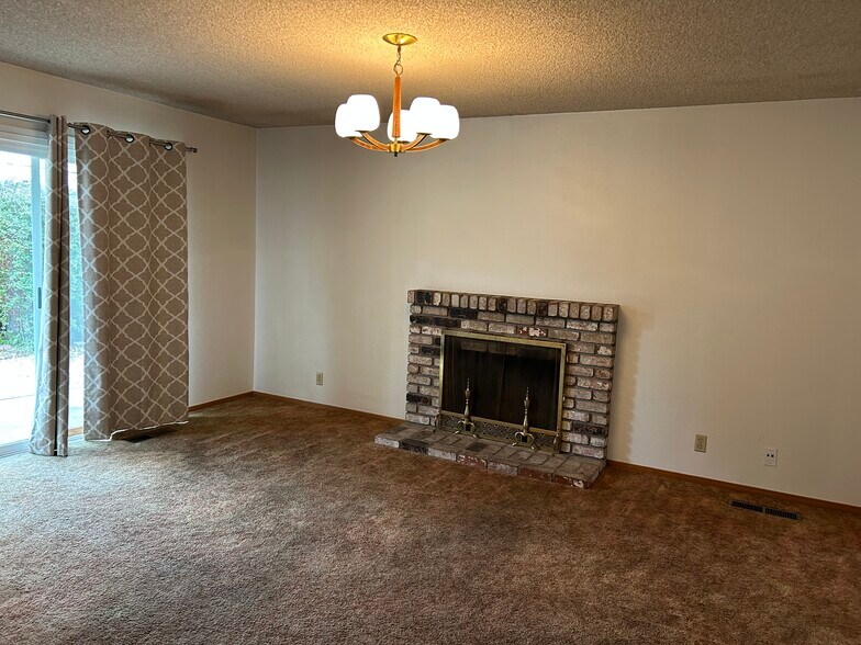 Building Photo - 6016 Cahalan Ave
