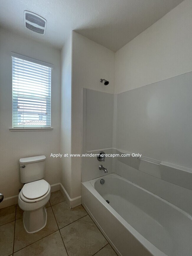 Building Photo - 4 BDRM 3 BA Bright Home with Open Kitchen ...