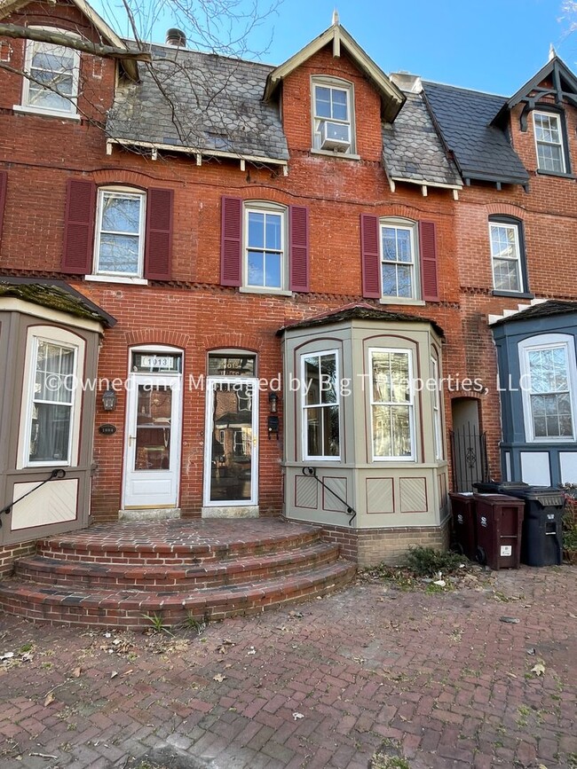 Primary Photo - Ultra Charming Trinity Vicinity Townhouse