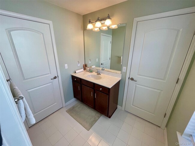 Building Photo - 141 Meadow View Dr