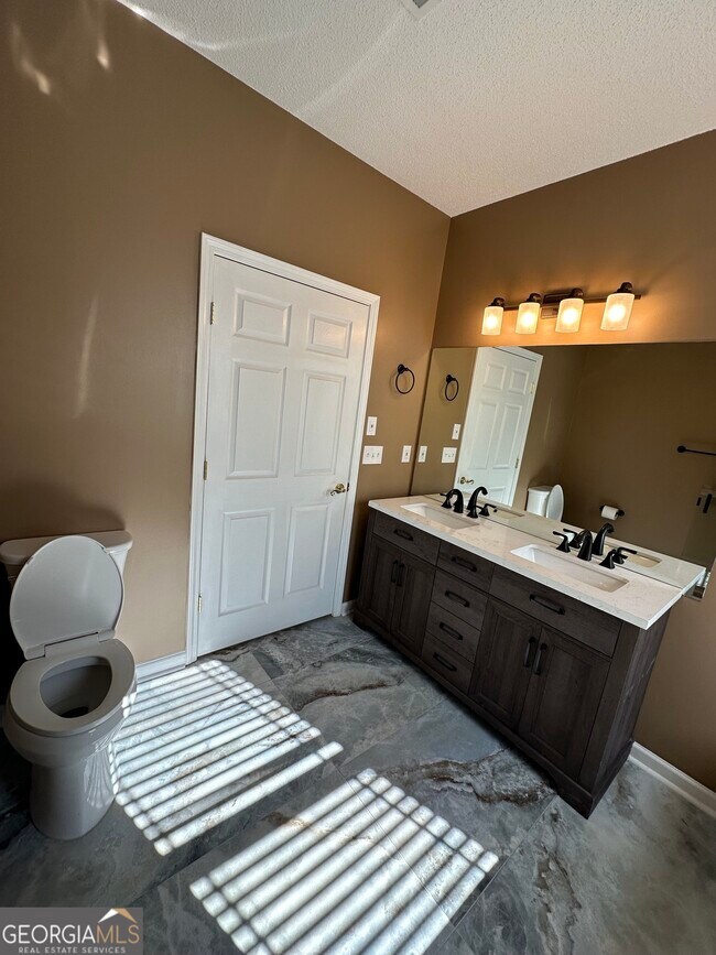 Building Photo - 124 Cottesford Dr SW