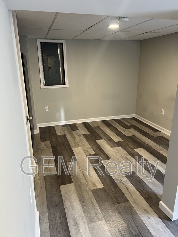 Building Photo - 9248 Kings Hwy