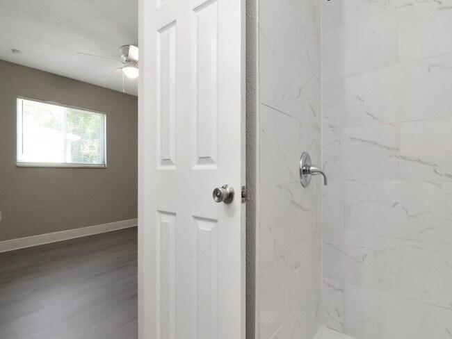 Building Photo - Fully Renovated 3-Bedroom, 2-Bath Rental in Bradenton, FL — $1,895/Month with Pest Control, Trash...