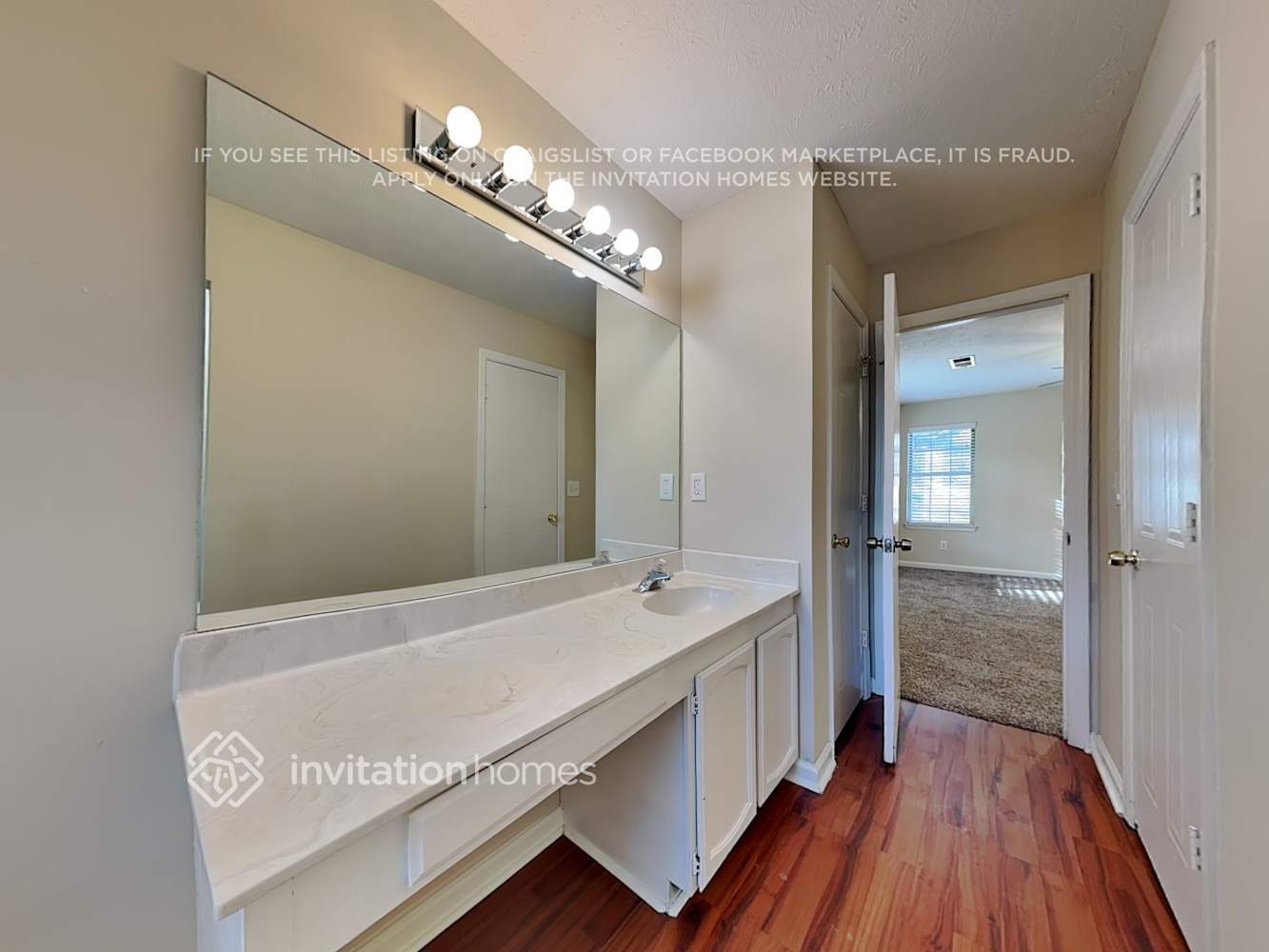 Building Photo - 2640 Woodside Dr