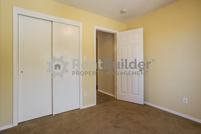 Building Photo - **WOW HOLIDAY SPECIAL PRICING**