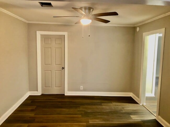 Building Photo - NEW PRICE & $300 OFF MOVE IN SPECIAL-CUTE SOUTH BOSSIER HOME-FRESH PAINT-NEW FLOORS-CLEAN