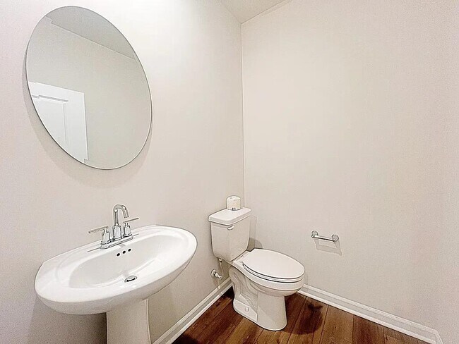 Building Photo - 7 Vine House Dr