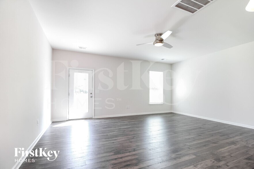 Building Photo - 1205 Mission Hill Ln