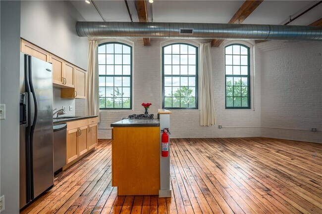 Building Photo - 28 Bayley St