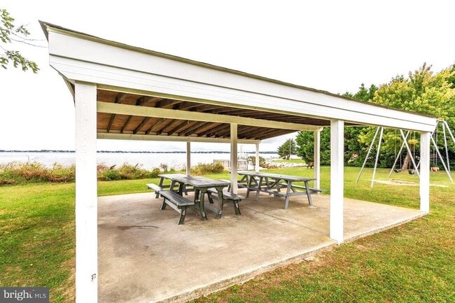 Building Photo - 1340 Queen Anne Dr