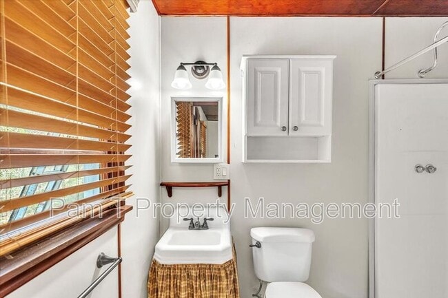 Building Photo - 14 Southwood Dr