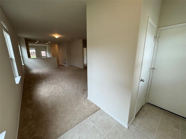 Building Photo - 250 Zuma Dr