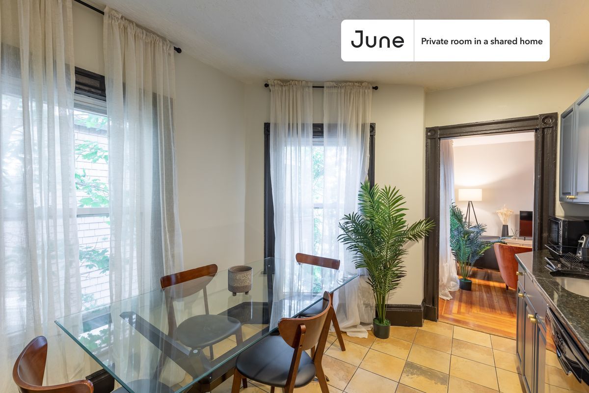 Building Photo - Private bedroom in 5 bed/2 bath Home