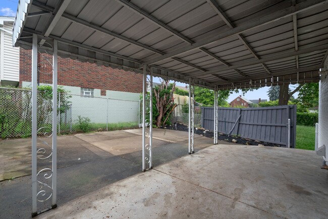 Building Photo - Stunning 3 bedroom home in Duquesne availa...