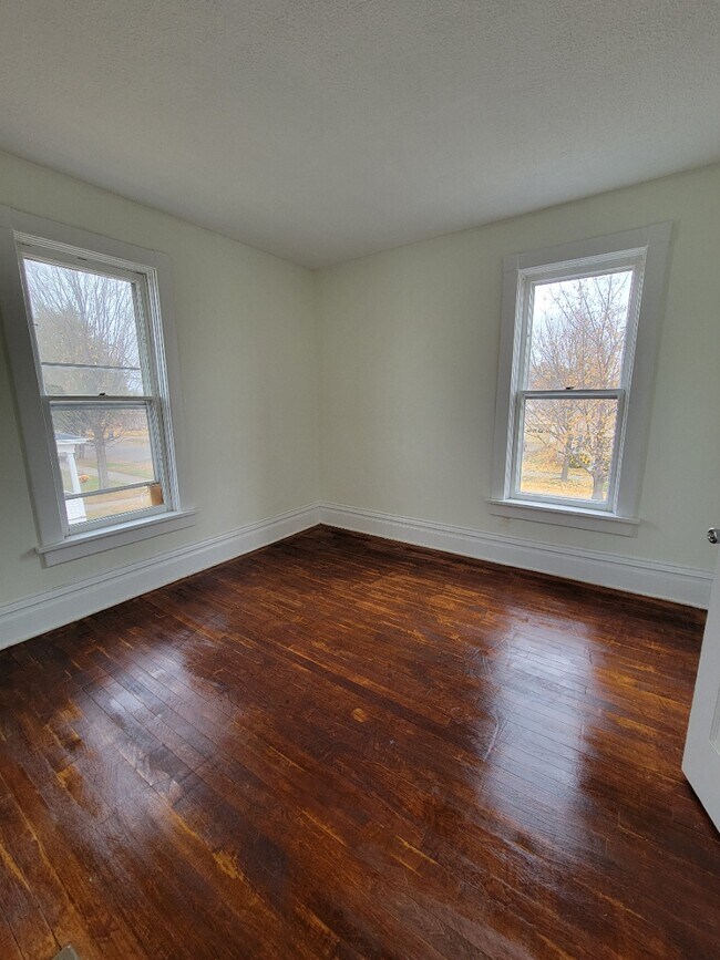 Building Photo - 1024 S 4th Ave