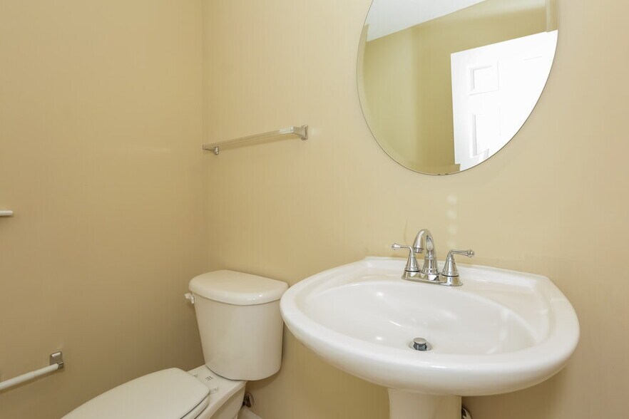 Building Photo - 6581 Long Nook Ln