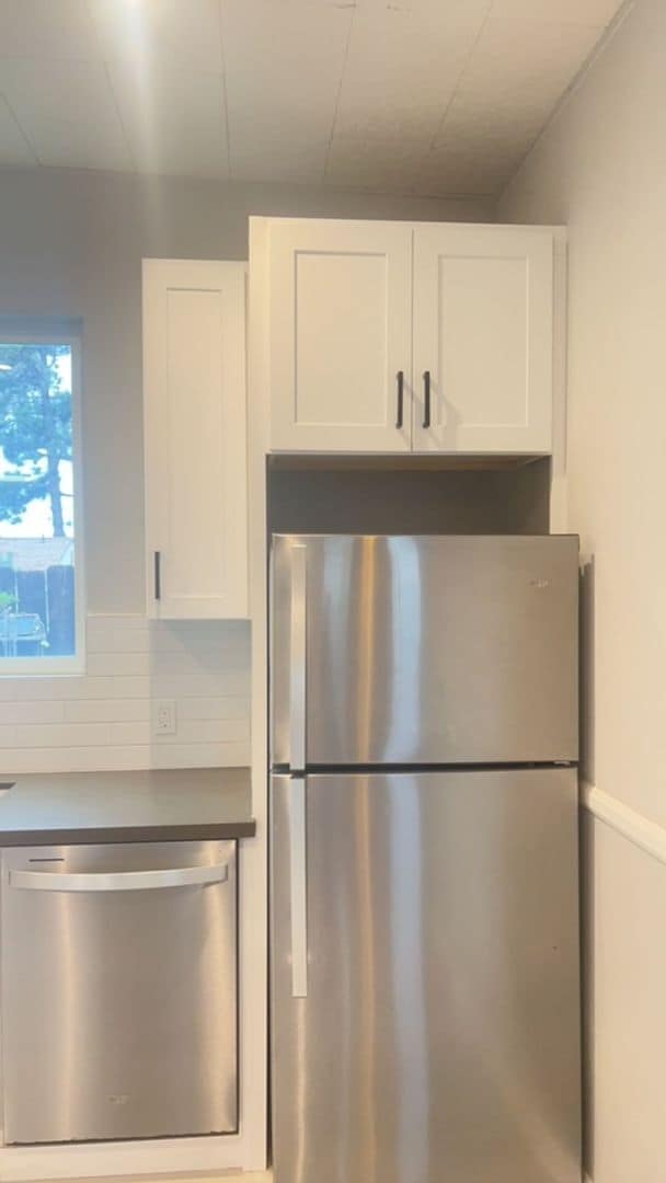 Building Photo - Wonderful Location - 1 bedroom/1 bathroom open kitchen/Living room concept - Near the Beach!