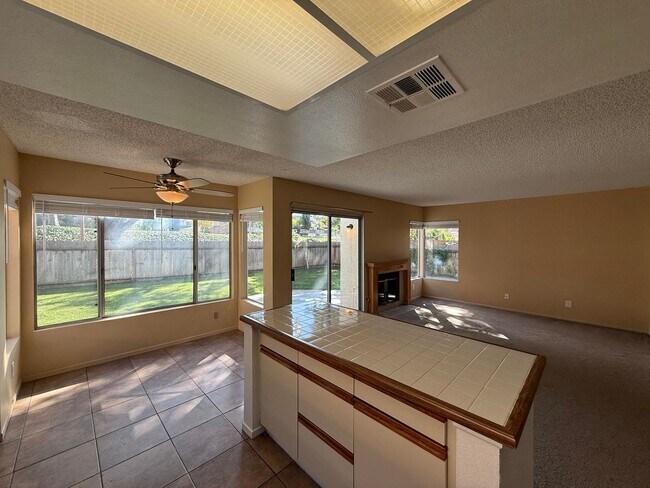 Building Photo - Great 3B/2.5BA House in Oceanside!