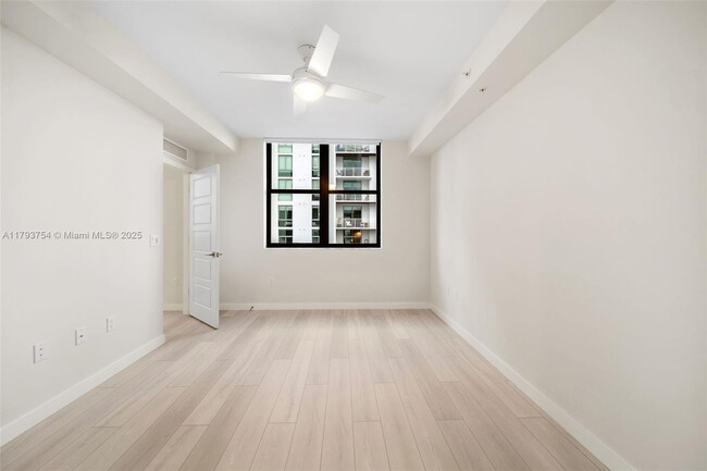Building Photo - 555 NE 8th St