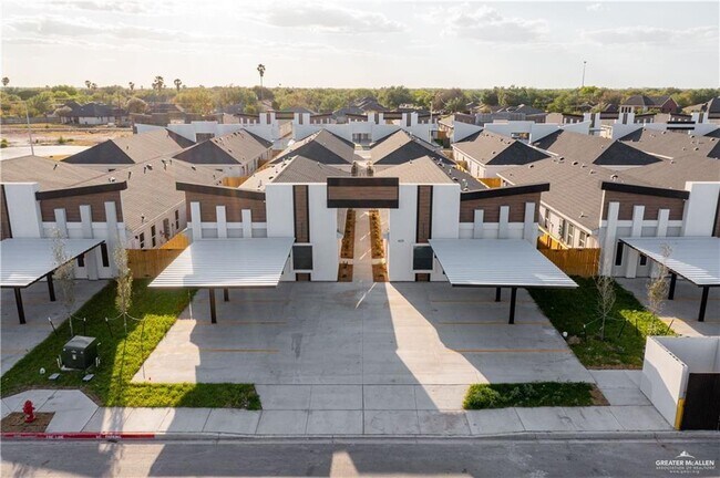 Building Photo - 405 N Onyx Ave