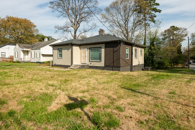 Building Photo - 1443 Venetian Dr SW