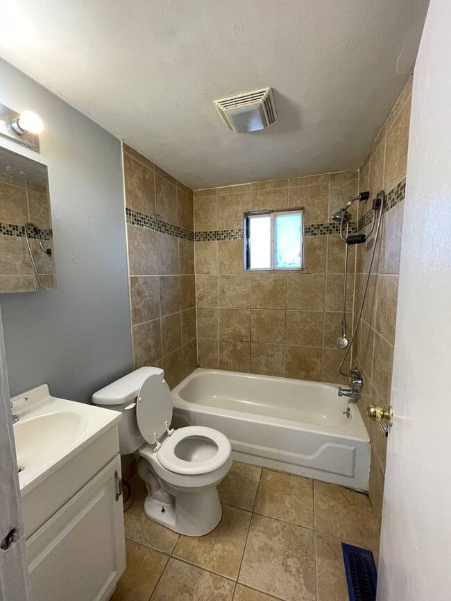 Building Photo - 1016 S Woodbury St