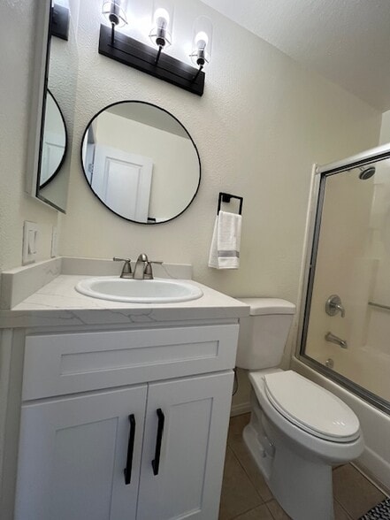 master bathroom - 1225 N Broadway