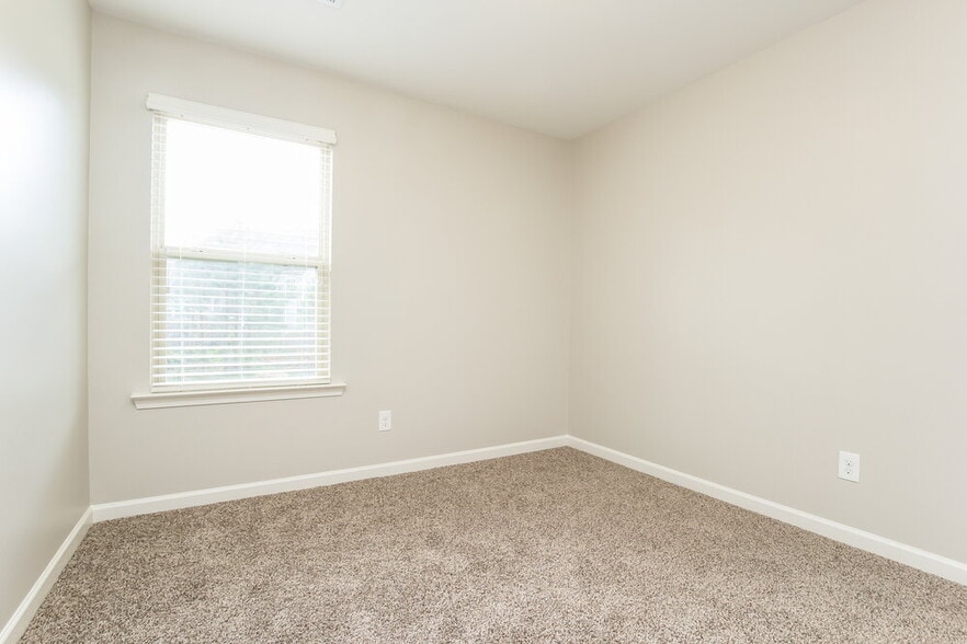 Building Photo - 5051 Saphire Ct