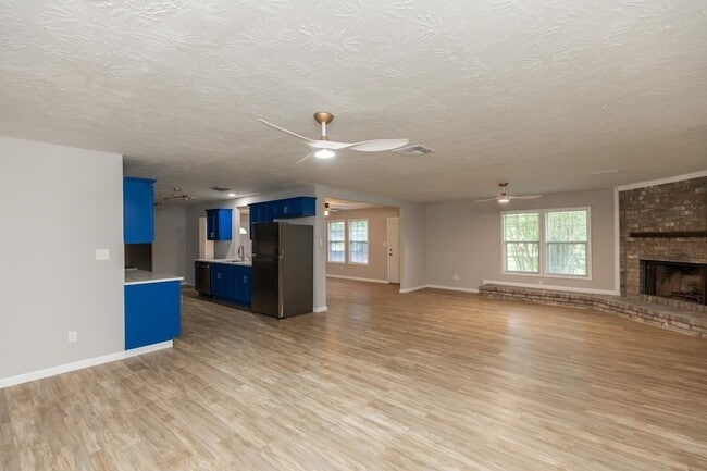 Building Photo - 311 Pinemont Dr