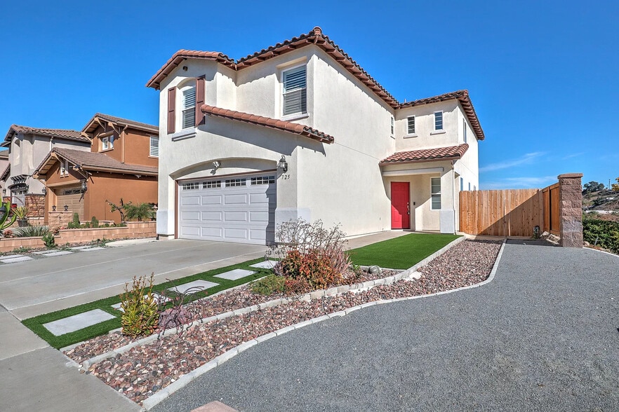 Building Photo - 725 Vista Santo Thomas