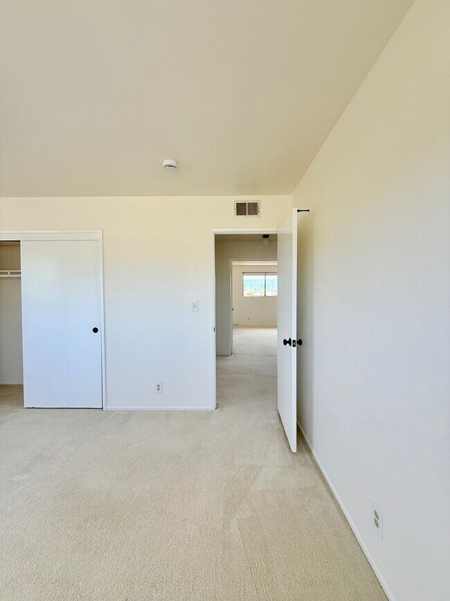 Building Photo - 3Bed/3Bath House Plus Office in South Torr...