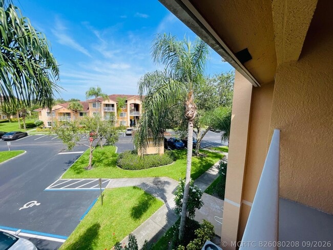 Building Photo - 161 SW Palm Dr